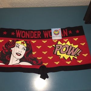 🐝🐝NWT Wonder Woman Seamless Boyshort